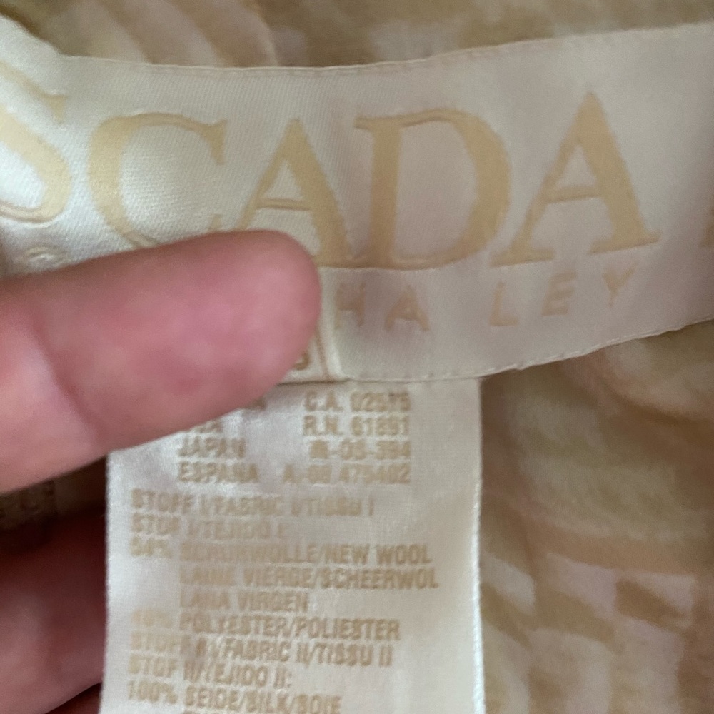 Escada suit - Picture 8 of 8